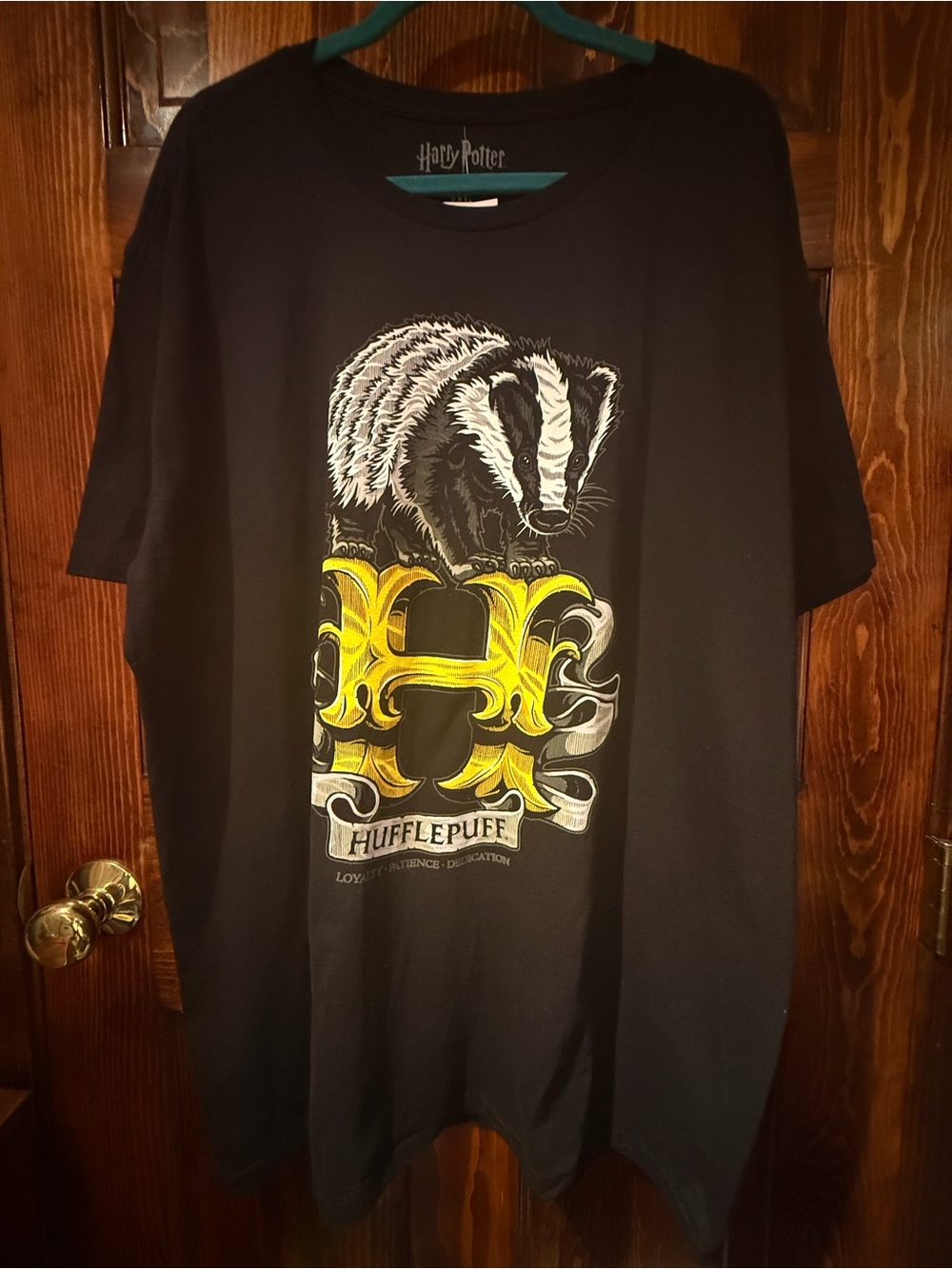 Harry Potter Hufflepuff Badger Graphic Tee - Black & Yellow
